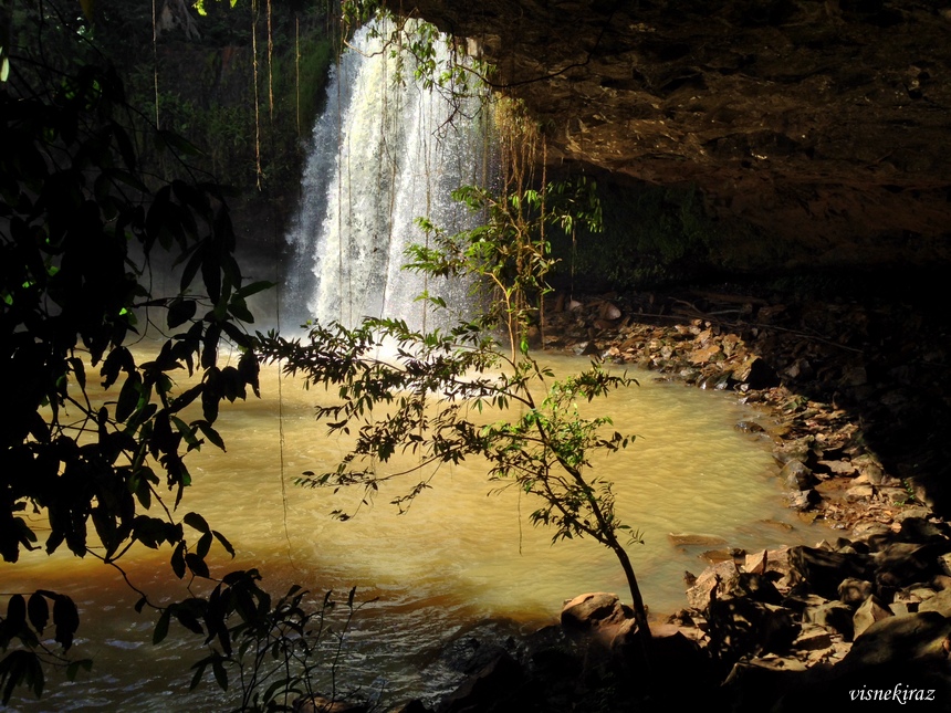Banlung Waterfalls - Katieng
